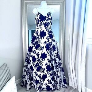 XSCAPE Open-Back Embellished Toile Gown Size 6.